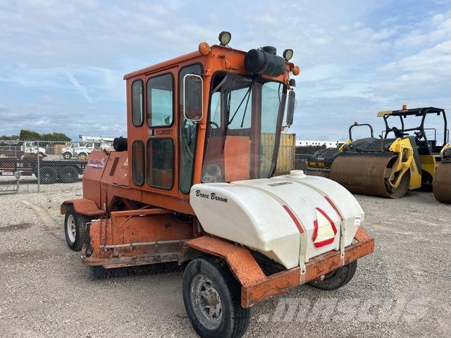 Broce CRT350 Indoor sweepers