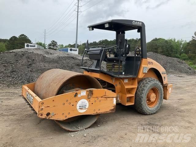 CASE SV208 Single drum rollers