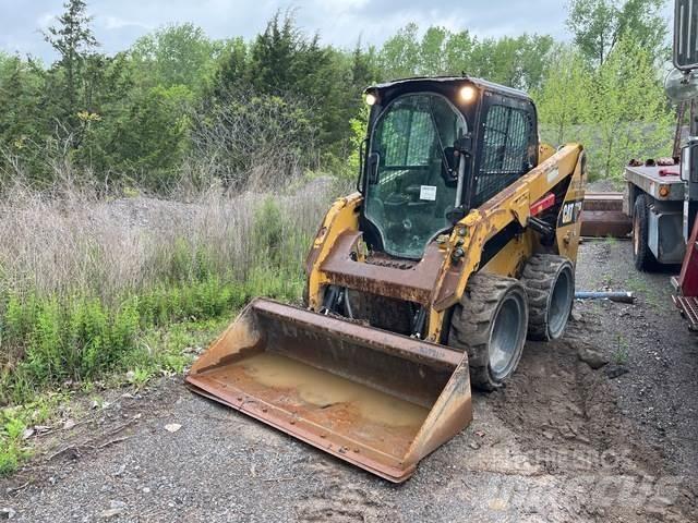 CAT 236D Skid steer loaders