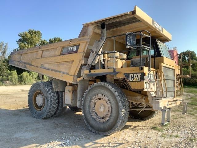 CAT 771D Articulated Haulers