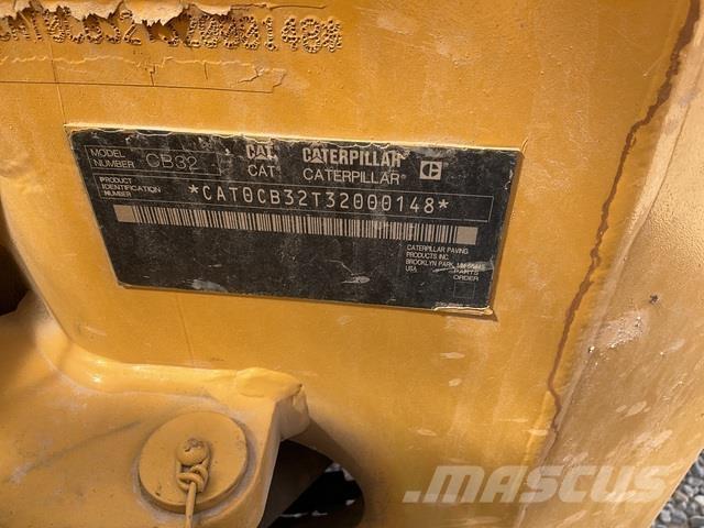 CAT CB32 Twin drum rollers