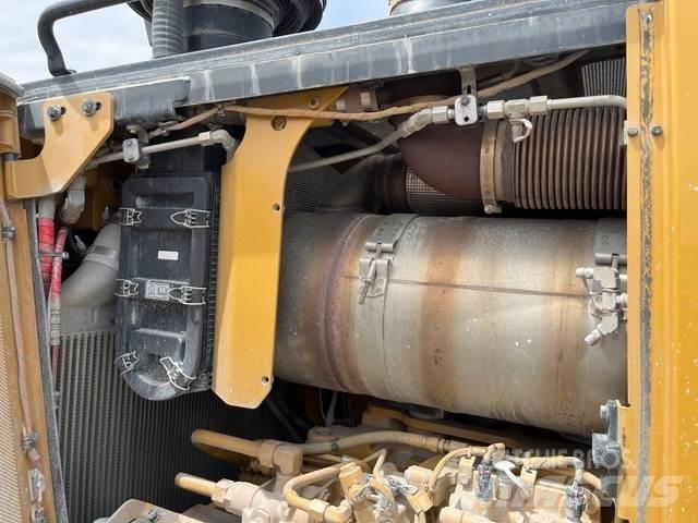 CAT D8T Crawler dozers