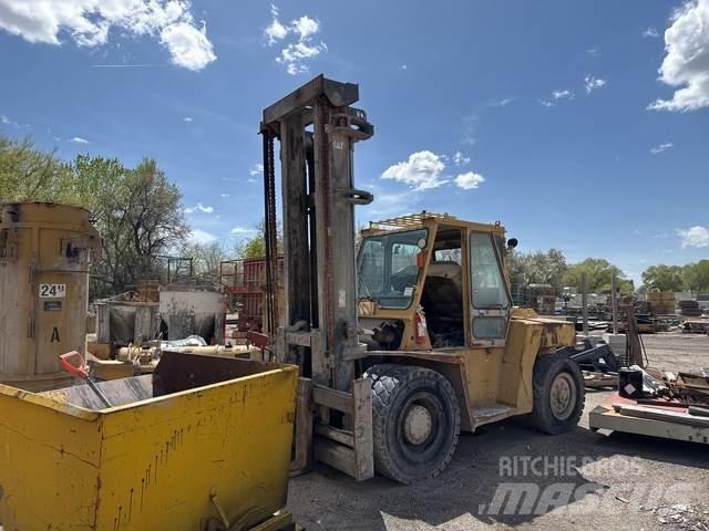 CAT DP90 Rough terrain truck