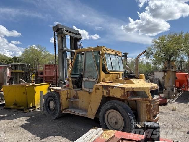 CAT DP90 Rough terrain truck
