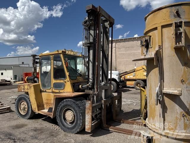 CAT DP90 Rough terrain truck