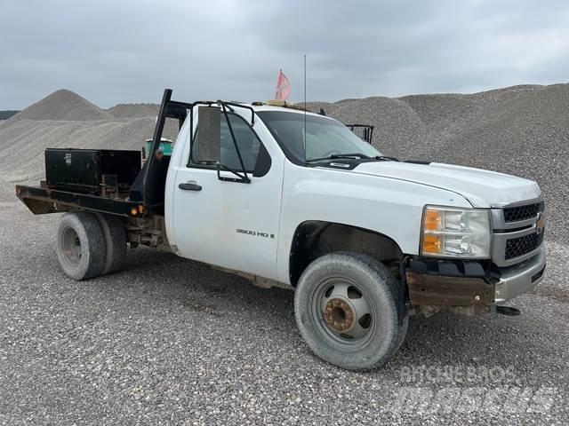 Chevrolet 3500 Flatbed/Dropside trucks