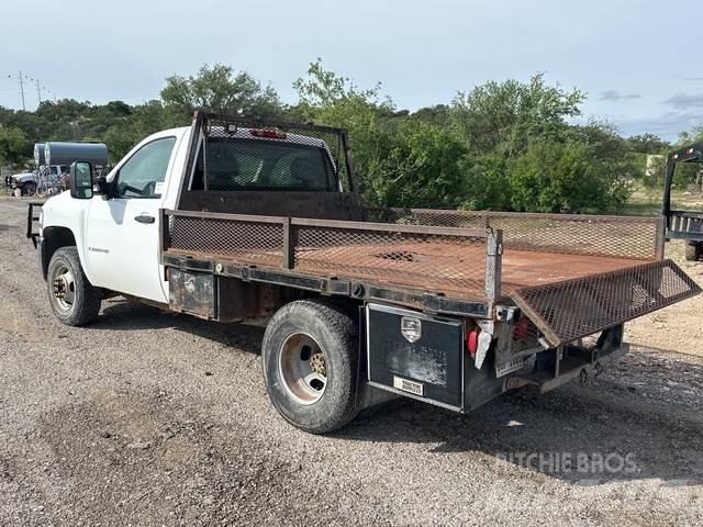 Chevrolet 3500 Flatbed/Dropside trucks