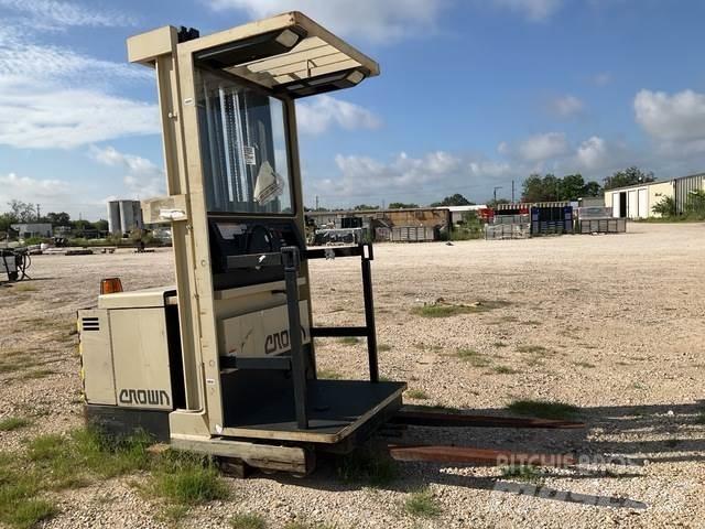 Crown  Medium lift order picker