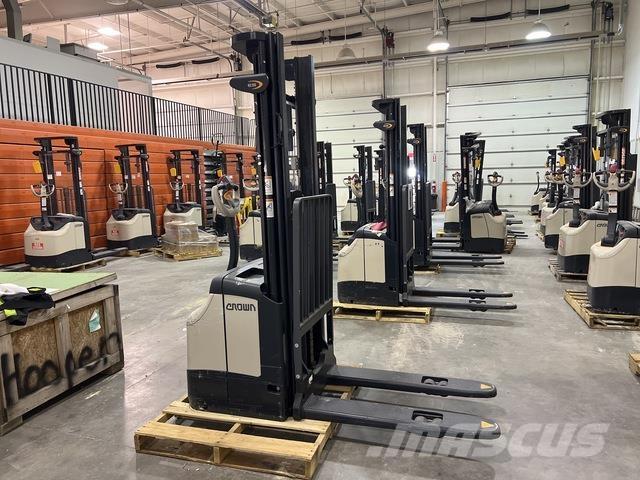 Crown ES 4000 Self propelled stackers