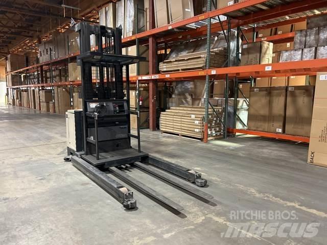 Crown SP Medium lift order picker