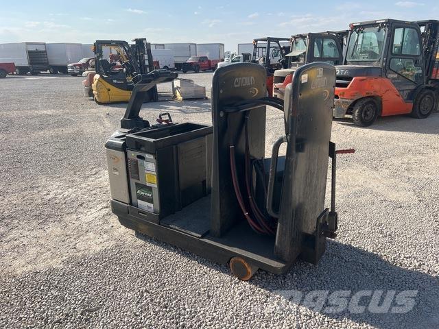 Crown TR4500 Towing truck