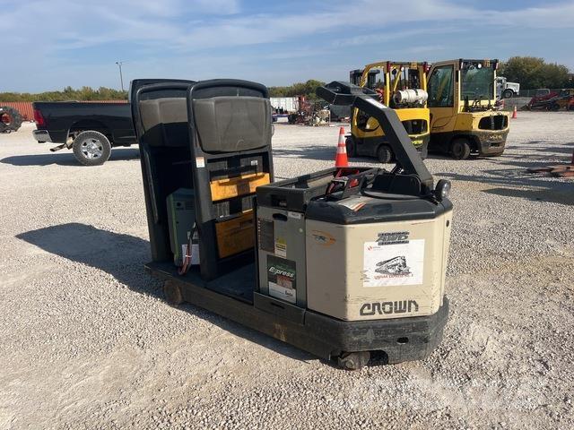 Crown TR4500 Towing truck