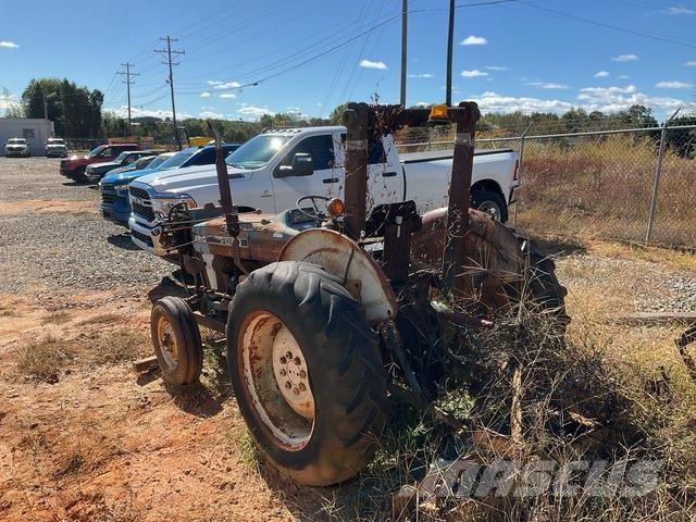 Ford 2810 Compact tractors