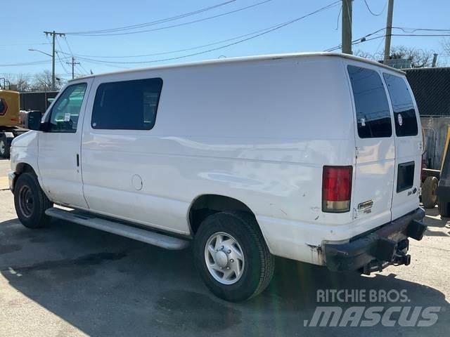 Ford E-250 Panel vans
