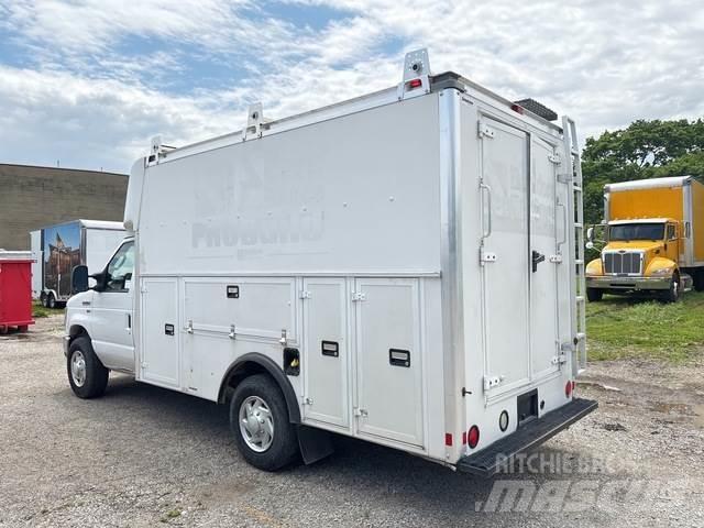 Ford E-350 Panel vans