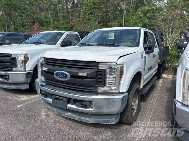 Ford F-250 Flatbed/Dropside trucks