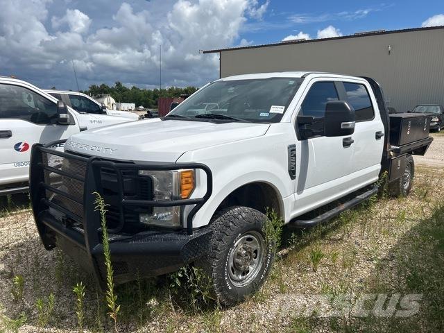 Ford F-250 Flatbed/Dropside trucks