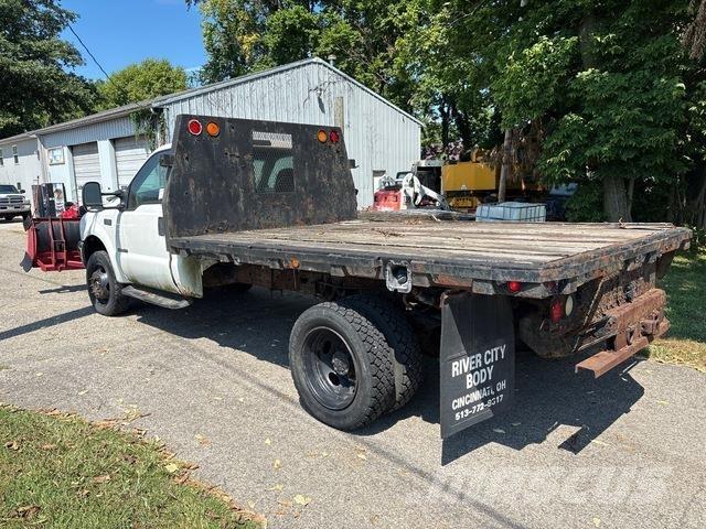 Ford F-550 Flatbed/Dropside trucks