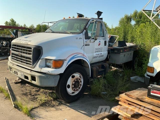 Ford F-650 Flatbed/Dropside trucks