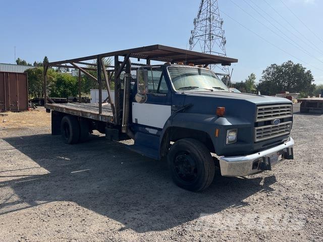 Ford F-700 Flatbed/Dropside trucks