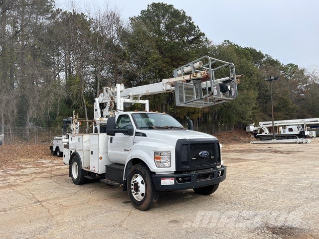 Ford F-750 4X2 Truck mounted aerial platforms