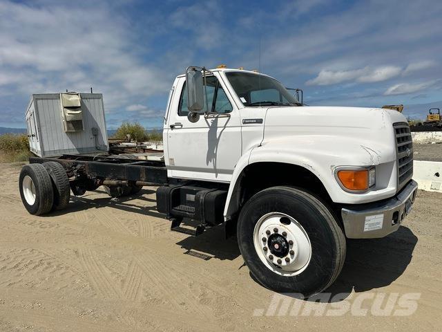 Ford F-800 Cabins and interior