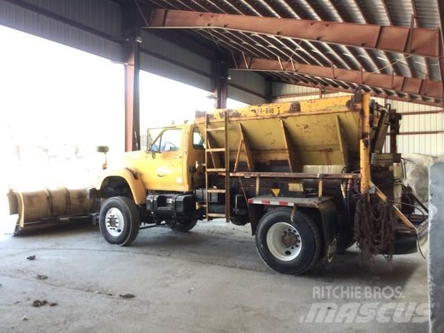 Ford F800 Snow blades and plows