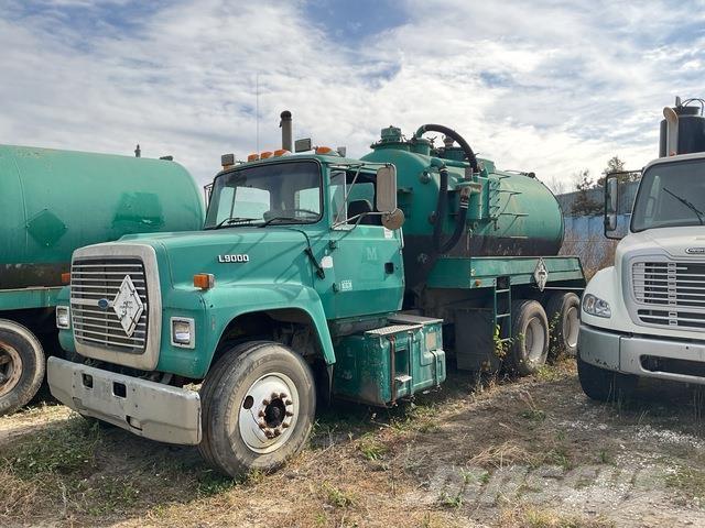 Ford L9000 Water tankers
