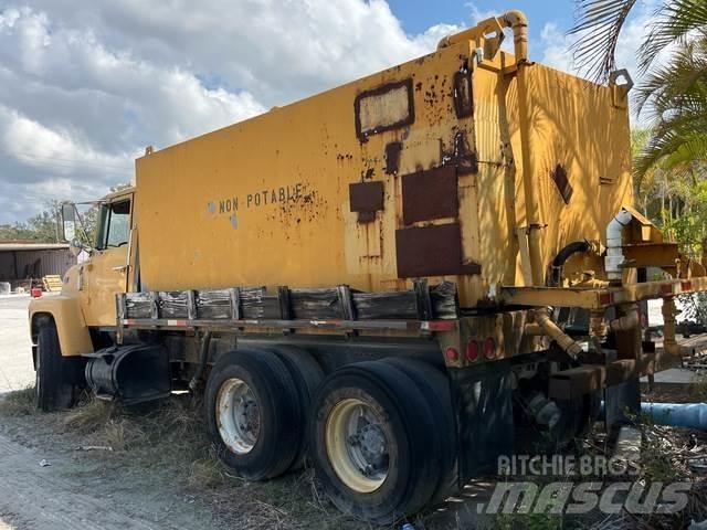 Ford LT8000 Water tankers