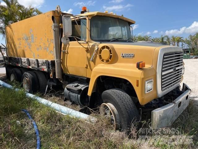 Ford LT8000 Water tankers