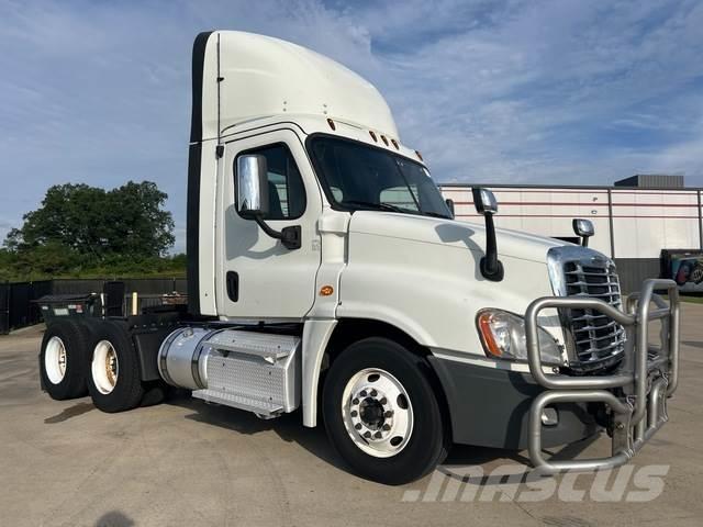 Freightliner  Truck Tractor Units