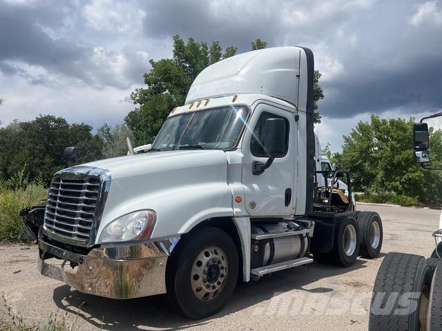Freightliner  Truck Tractor Units