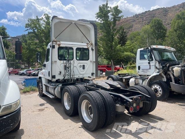 Freightliner  Truck Tractor Units