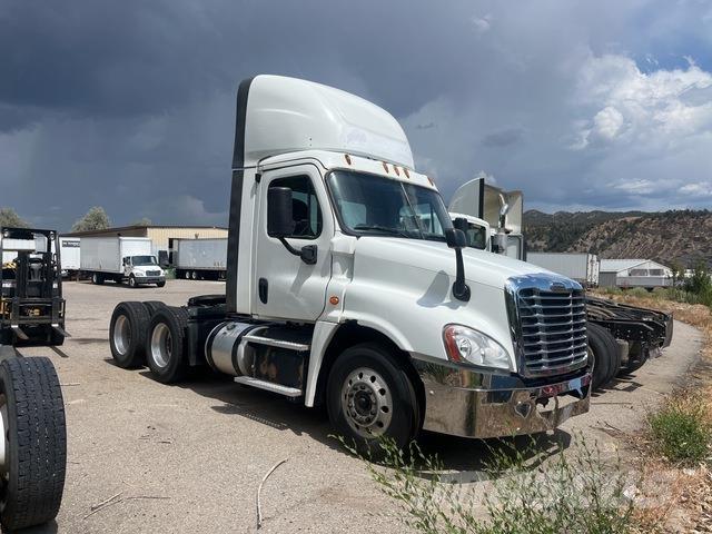 Freightliner  Truck Tractor Units