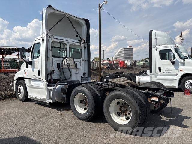 Freightliner  Truck Tractor Units