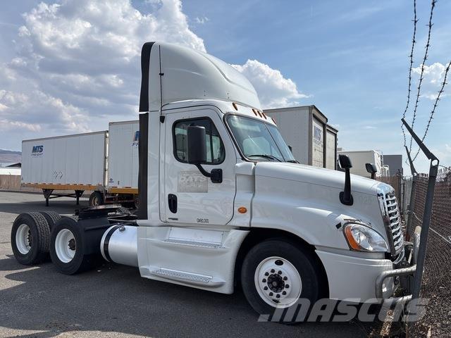 Freightliner  Truck Tractor Units
