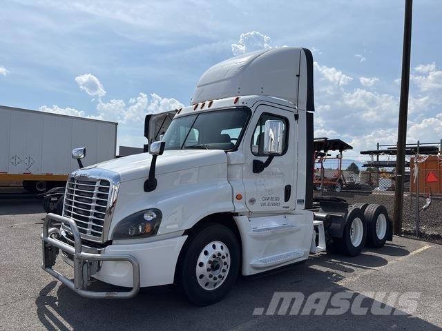 Freightliner  Truck Tractor Units