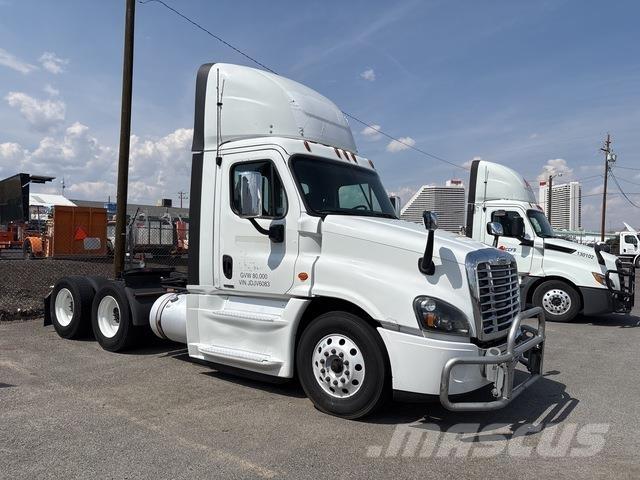 Freightliner  Truck Tractor Units