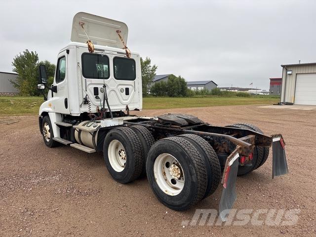 Freightliner  Truck Tractor Units