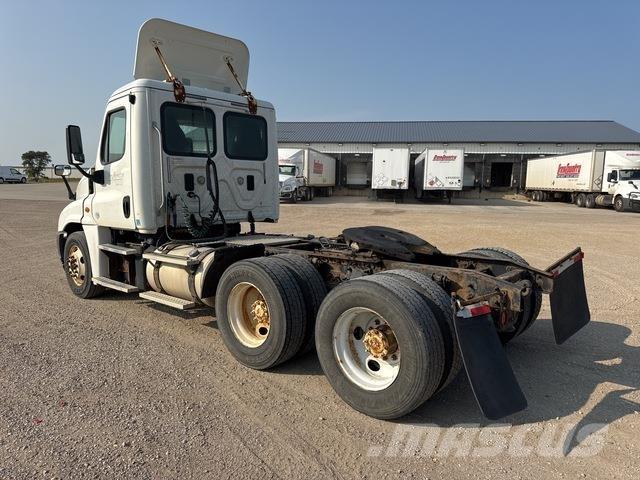 Freightliner  Truck Tractor Units