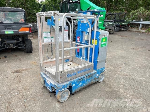 Genie GR-15 Vertical mast lifts