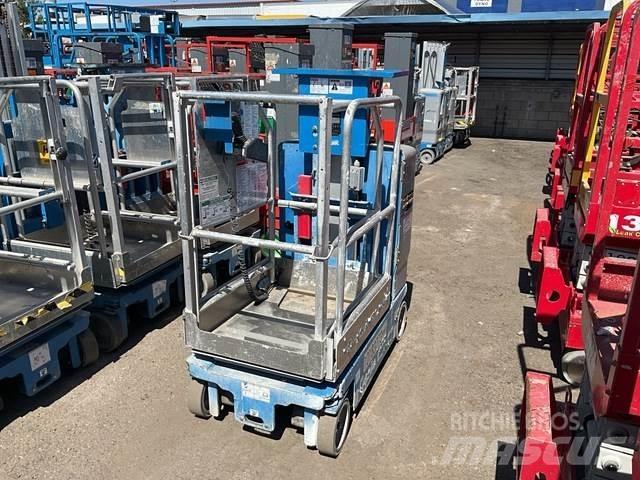 Genie GR12 Vertical mast lifts