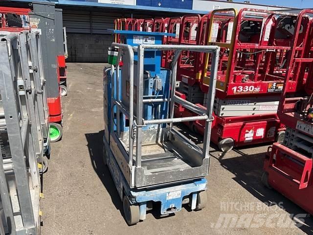 Genie GR12 Vertical mast lifts