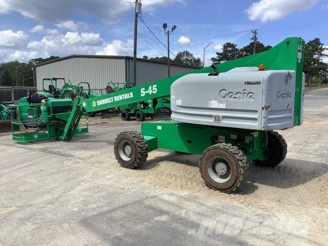 Genie S-45 Telescopic boom lifts