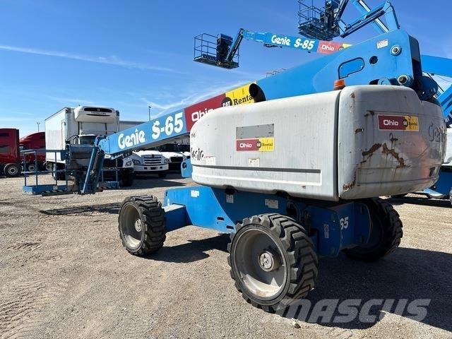 Genie S-65 Telescopic boom lifts