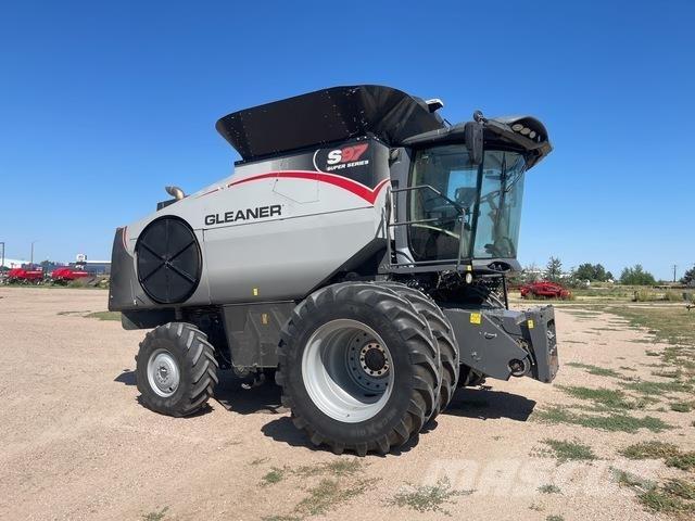Gleaner S97 Combine harvesters