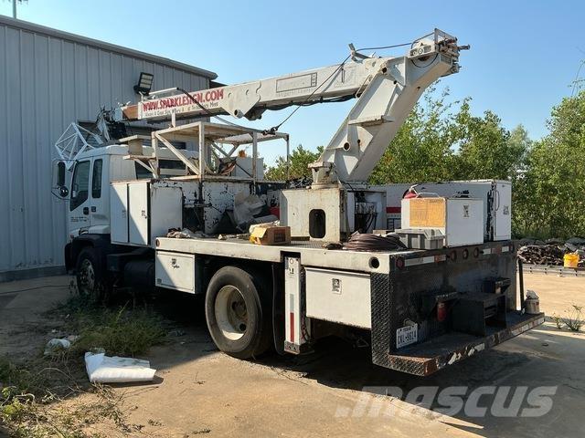 GMC T7500 Truck mounted aerial platforms