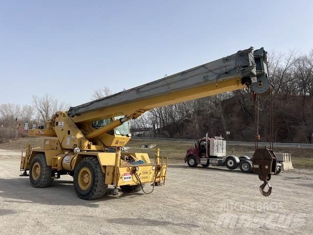 Grove RT530E Rough terrain cranes