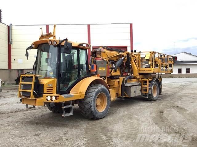Hydrema 912 Truck mounted aerial platforms