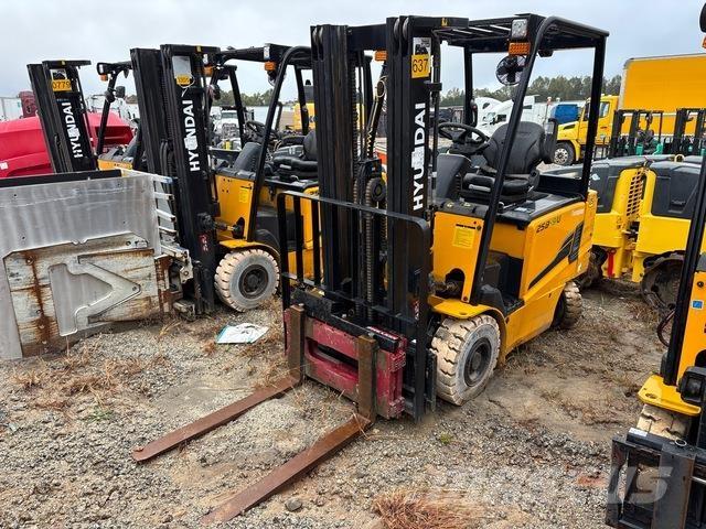 Hyundai 25B-9U Electric forklift trucks